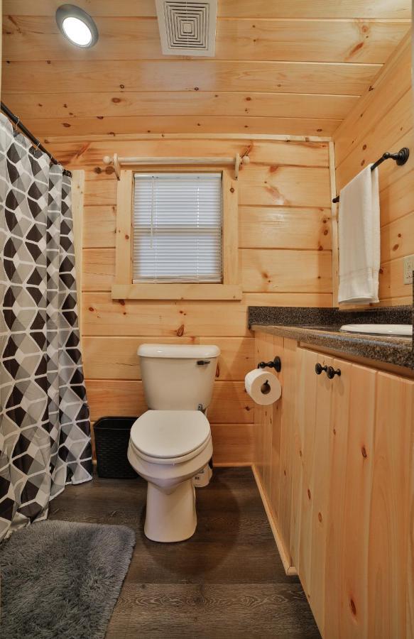 Thomas Cabin Forest Tiny Cabin With Hot Tub Chattanooga Extérieur photo