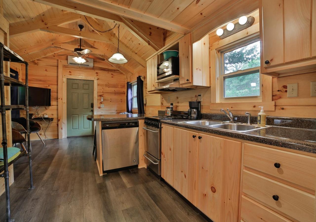 Thomas Cabin Forest Tiny Cabin With Hot Tub Chattanooga Extérieur photo