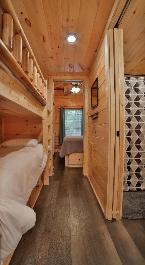 Thomas Cabin Forest Tiny Cabin With Hot Tub Chattanooga Extérieur photo