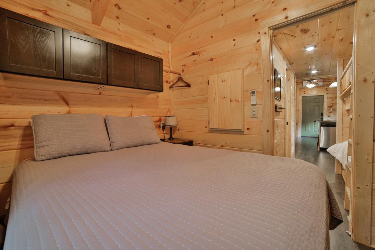 Thomas Cabin Forest Tiny Cabin With Hot Tub Chattanooga Extérieur photo