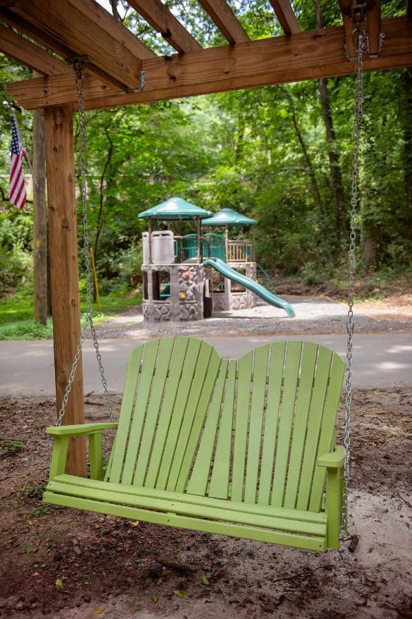 Thomas Cabin Forest Tiny Cabin With Hot Tub Chattanooga Extérieur photo